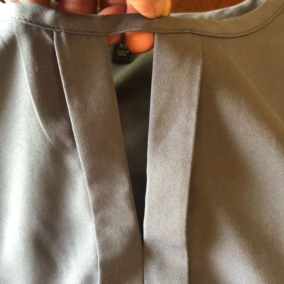 Banana Republic XS petite blouse moody greyish blue triangular peephole neckline - Picture 12 of 16